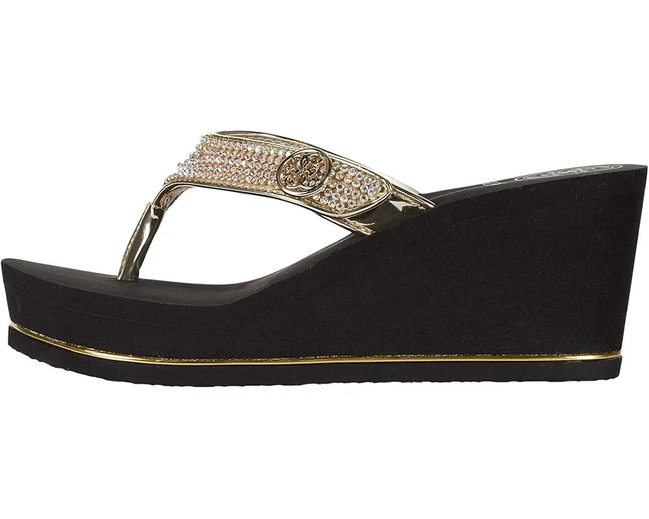 Сандалии GUESS Sarraly на платформе с металлическим декором и танкеткой