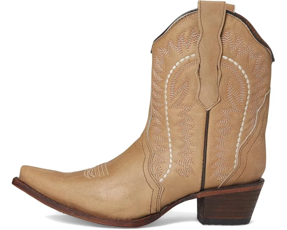 Ботинки Corral L6245 с вышивкой по щиколотку и каблуком кубин