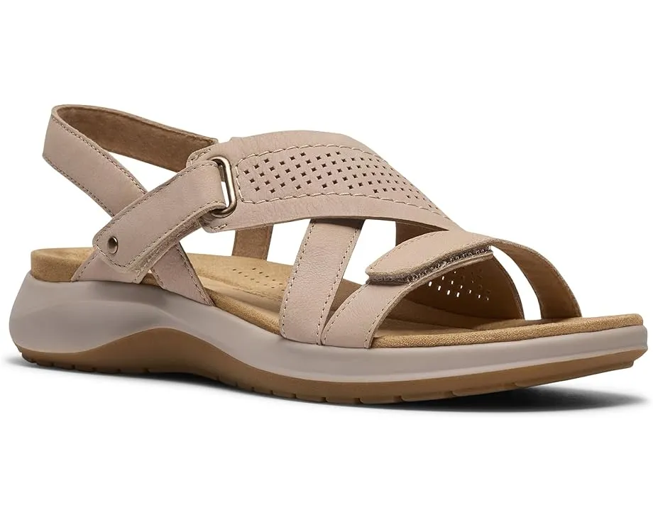 Сандалии Maelynn Gem Clarks из нубука с металлическими деталями на клиновидном каблуке