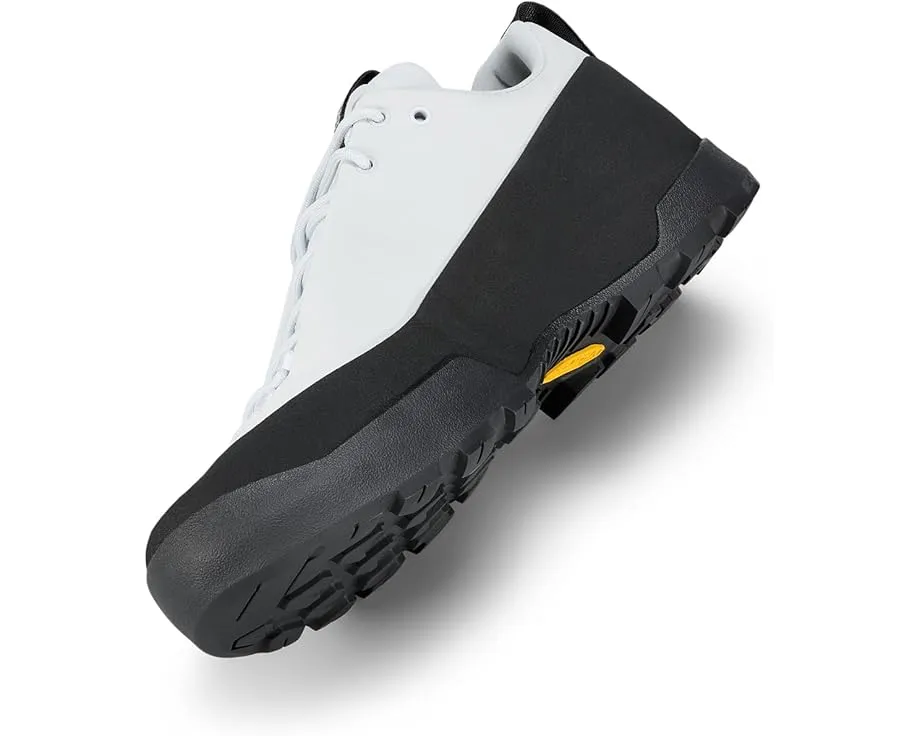 Трекинговые ботинки Arc'teryx Konseal с мембраной DWR и подошвой Vibram