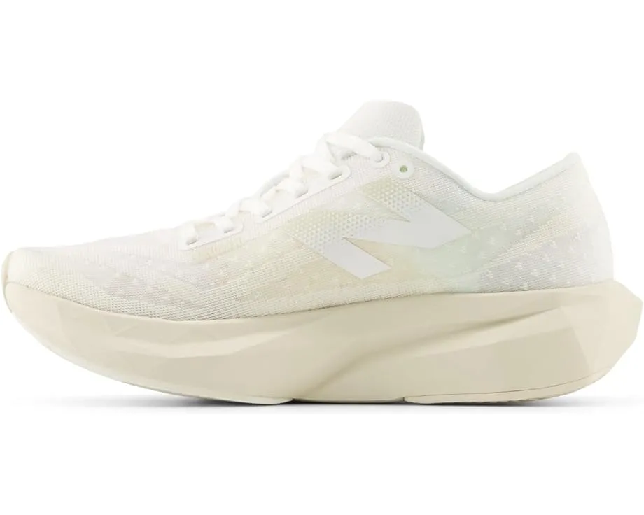 Беговые кроссовки New Balance FuelCell Rebel v4 с пеной FuelCell