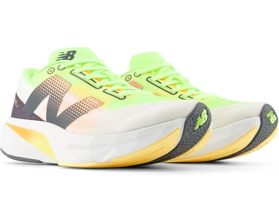 Беговые кроссовки New Balance FuelCell Rebel v4 с пеной FuelCell и светоотражающими элементами