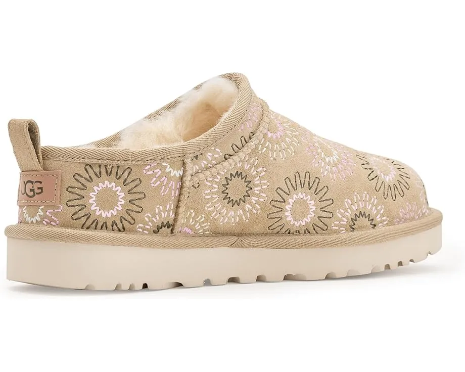 Угги Classic Micro Sun Stitch с вышитым логотипом