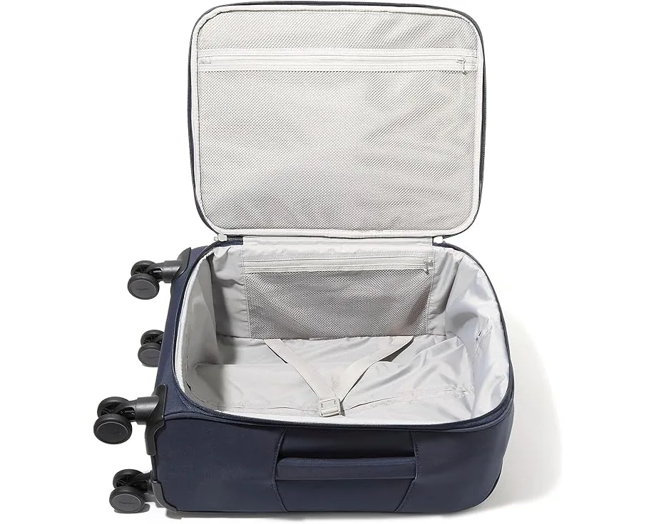 Baggallini Чемодан на четырех колесах с телескопической ручкой и защищенным отделением