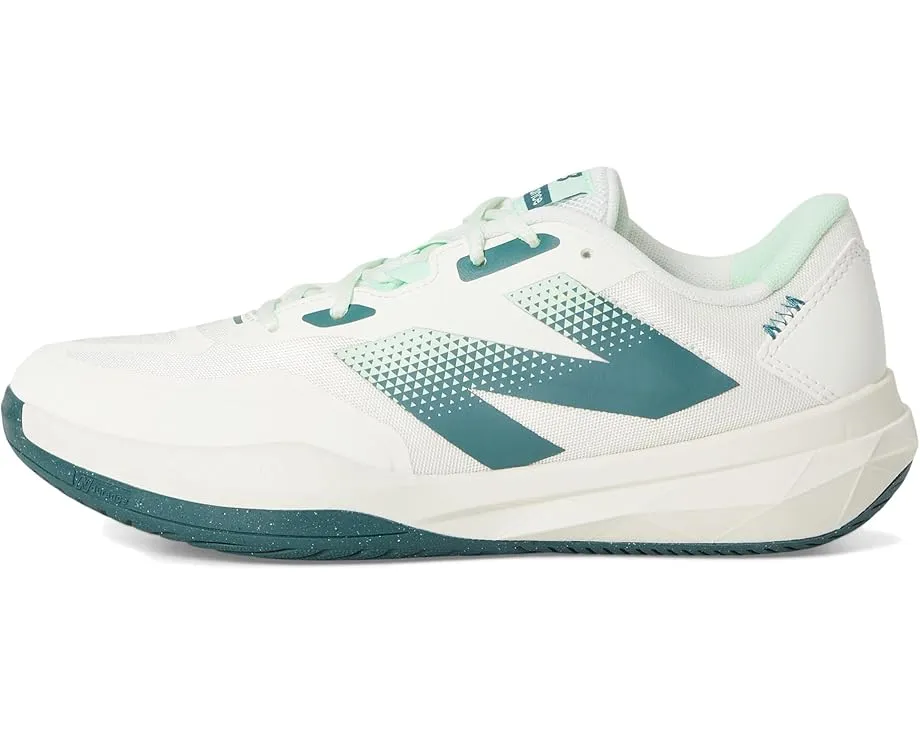 Теннисные кроссовки New Balance 796v4 с технологией FuelCell и прочной подошвой