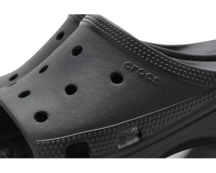 Классические шлепанцы Saturday Slides из пены Croslite от Crocs