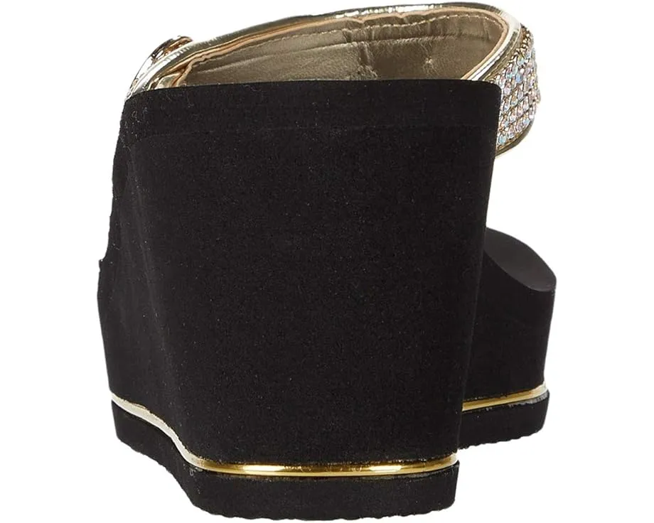 Сандалии GUESS Sarraly на платформе с металлическим декором и танкеткой