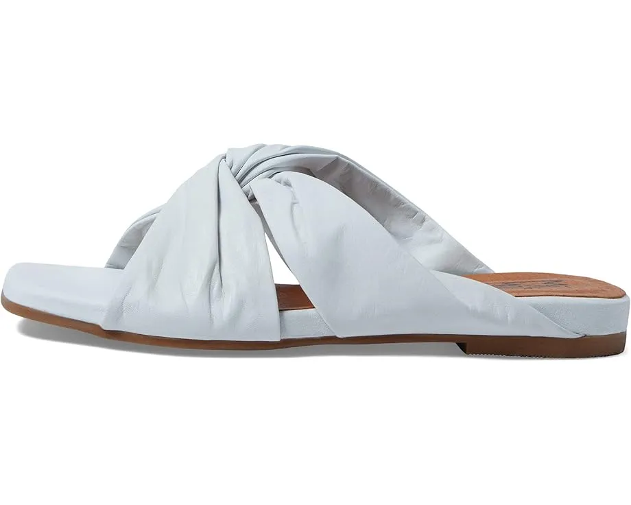 Модель Paparazzi от Miz Mooz с узлом из кожи и резиновой подошвой