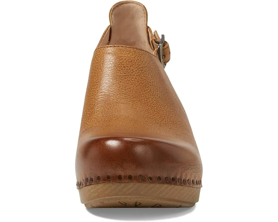 Клоги Dansko Sassy с регулируемой пряжкой и технологией Natural Arch