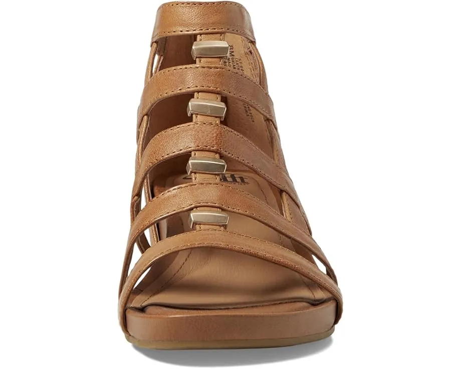 Босоножки на танкетке Sofft Rio II из мягкой кожи с металлическими акцентами