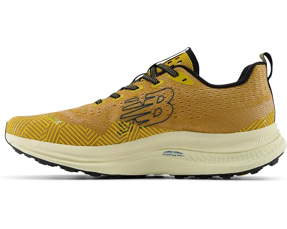 Трейловые кроссовки New Balance FuelCell SuperComp Trail с карбоновой пластиной