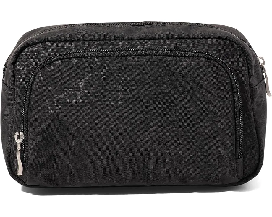 Косметичка Baggallini с отделениями для кистей и несколькими карманами