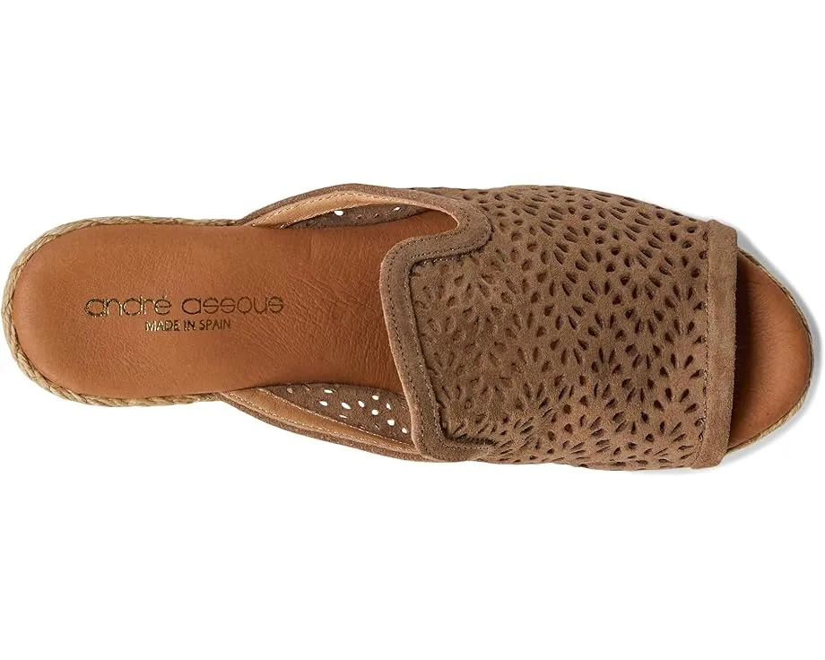 Сандалии Nissa на танкетке из рафии с перфорированным верхом