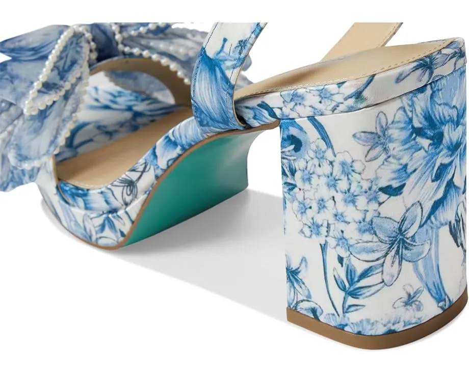 Сандалии Duke от Blue by Betsey Johnson с цветочным декором и устойчивым квадратным каблуком