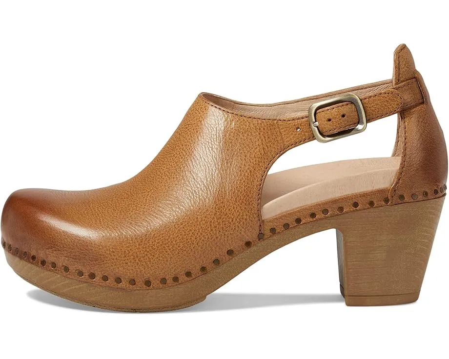 Клоги Dansko Sassy с регулируемой пряжкой и технологией Natural Arch