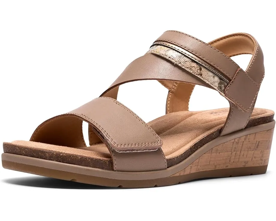 Clarks Kacha Wave сандалии на низком клине из мягкой кожи и контрастными ремешками