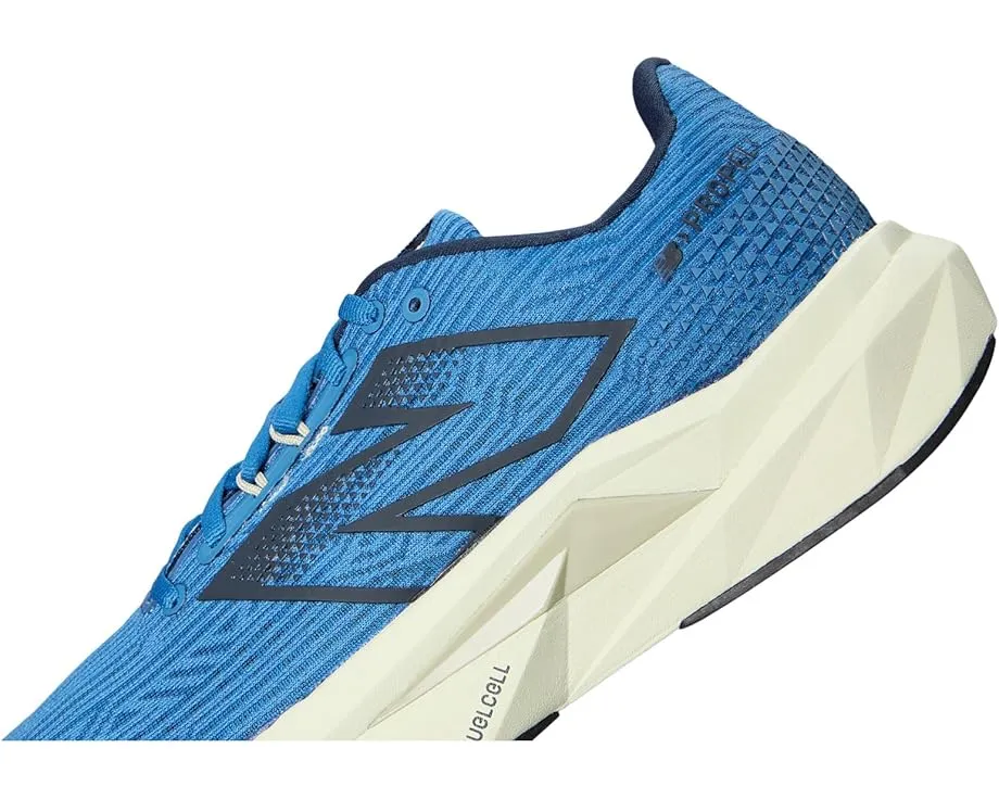 Беговые кроссовки New Balance FuelCell Propel v5 с пластиной из ТПУ