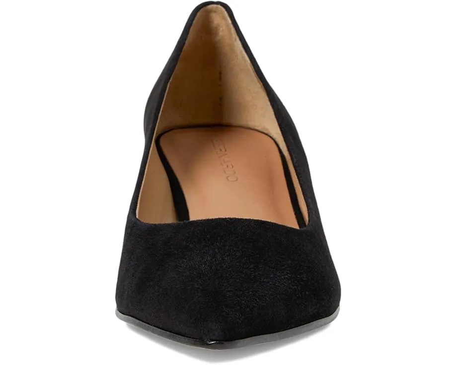 Сандалии Bernardo Millie с заостренным носком на низком каблуке