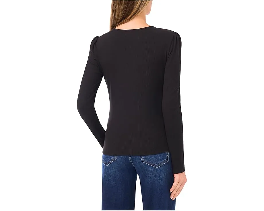 Топ CeCe с длинным рукавом и застежкой-ключом с жемчужной пуговицей