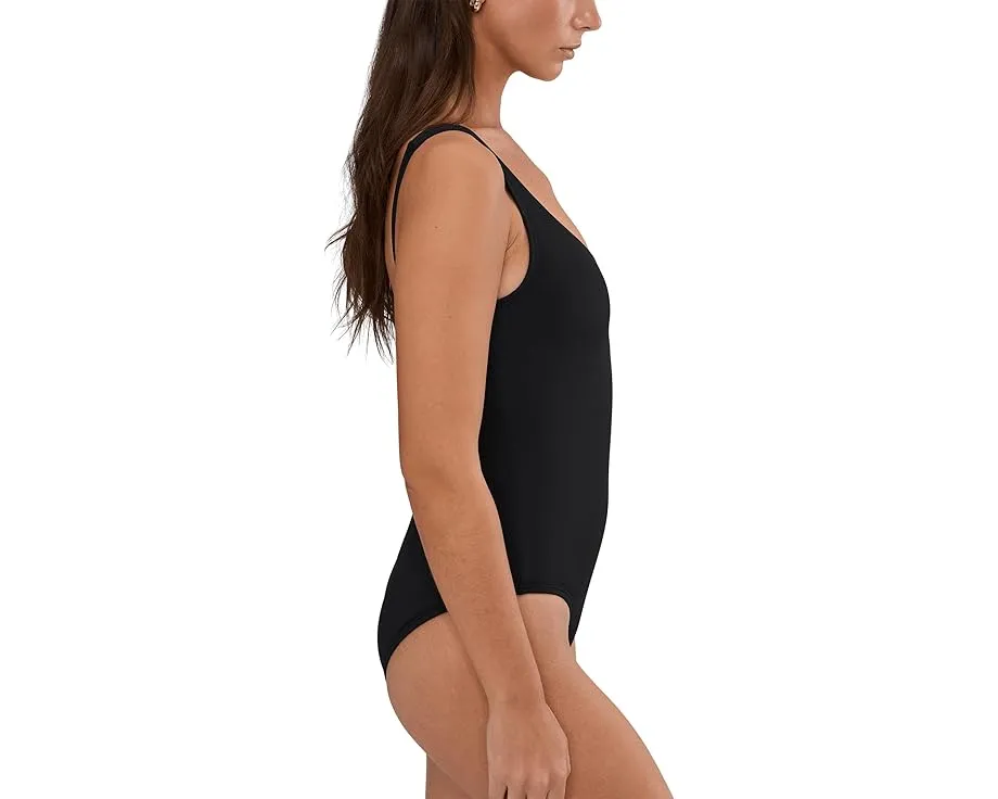 Цельный купальник Nike Effortless Essential с U-образной спинкой и встроенным бюстгальтером