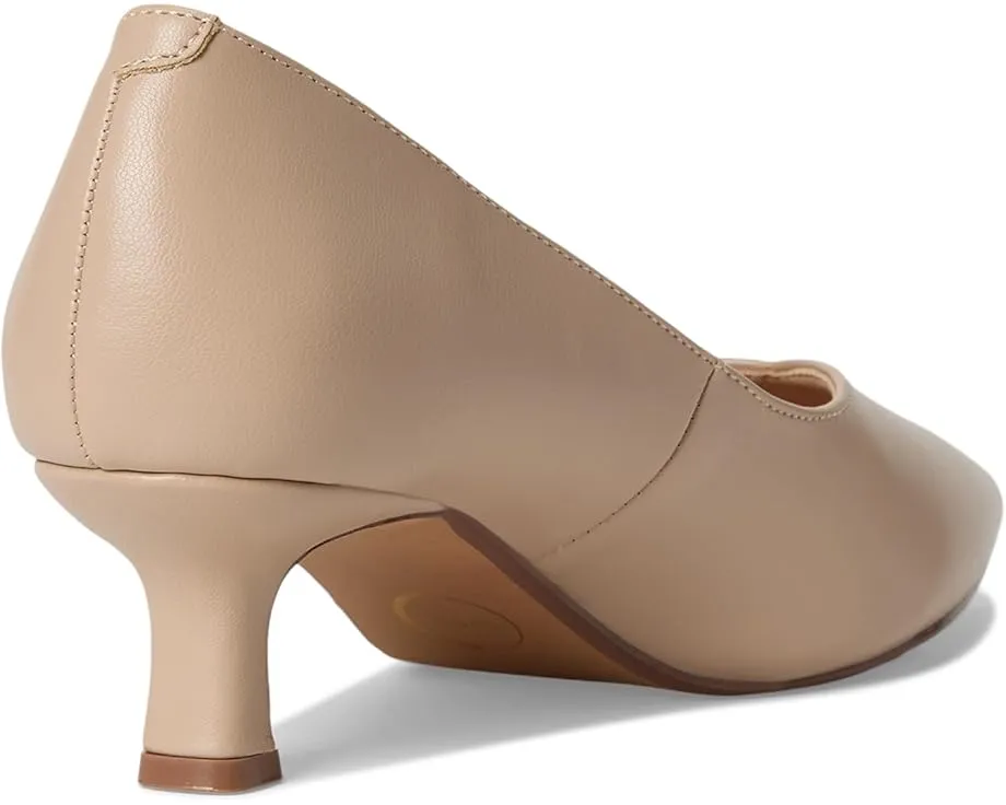 Туфли Journee Collection Pammie на каблуке kitten с заостренным носком и стелькой для комфорта