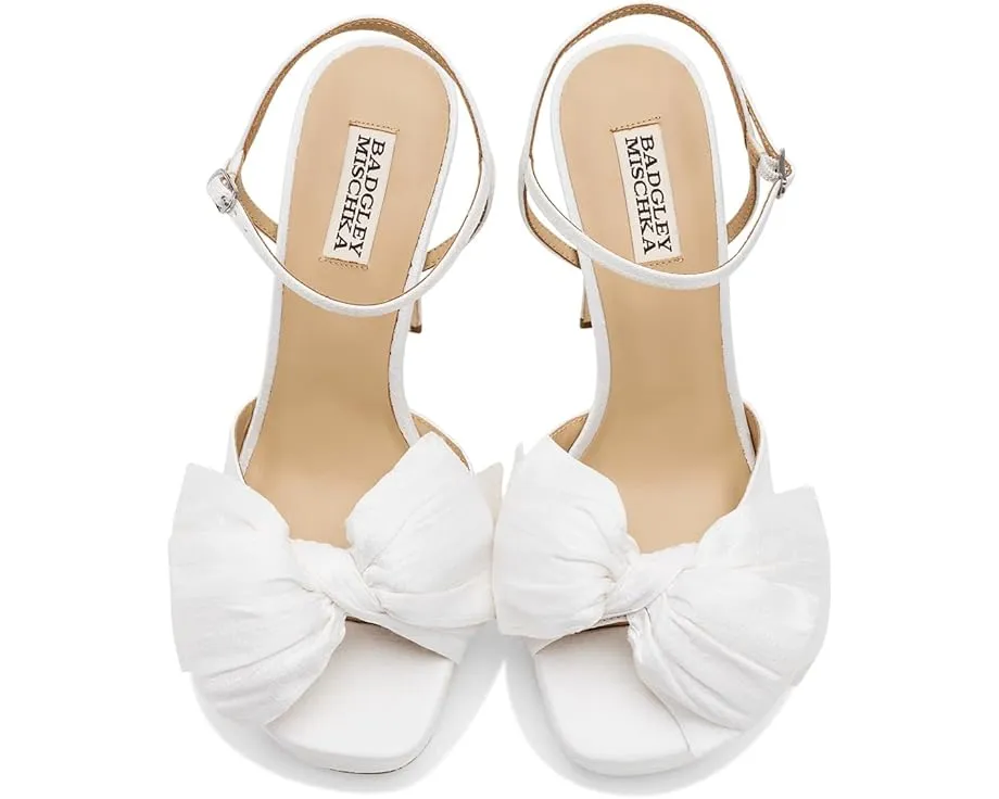 Badgley Mischka Oliva — эффектные туфли с квадратным носком, бантом и платформой