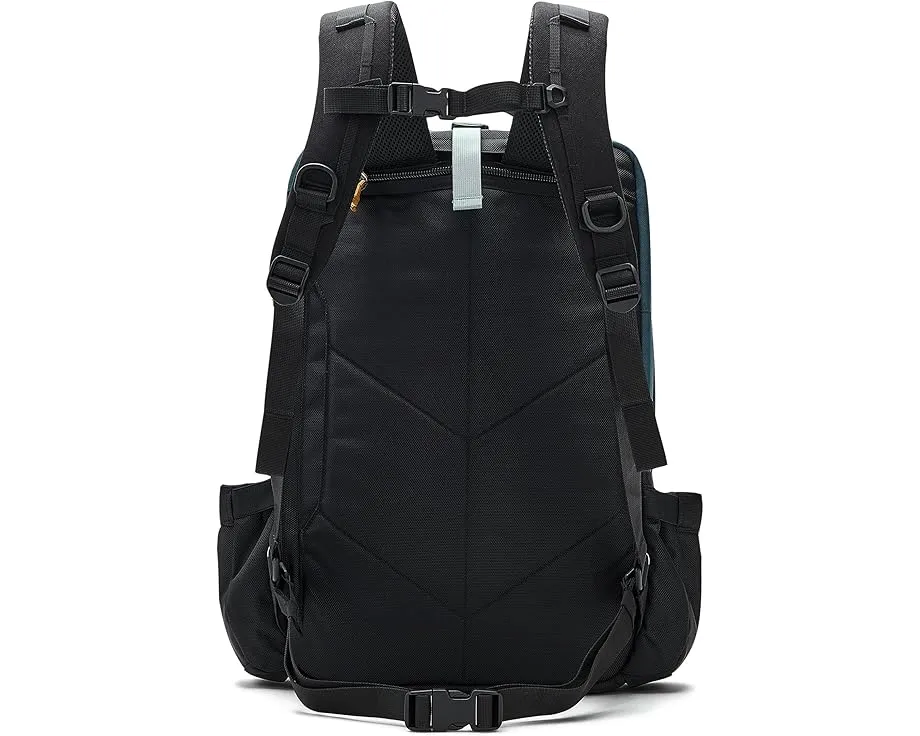 Рюкзак-сумка Topo Designs Global Travel Bag 30L с тремя вариантами переноски и отсеком для ноутбука