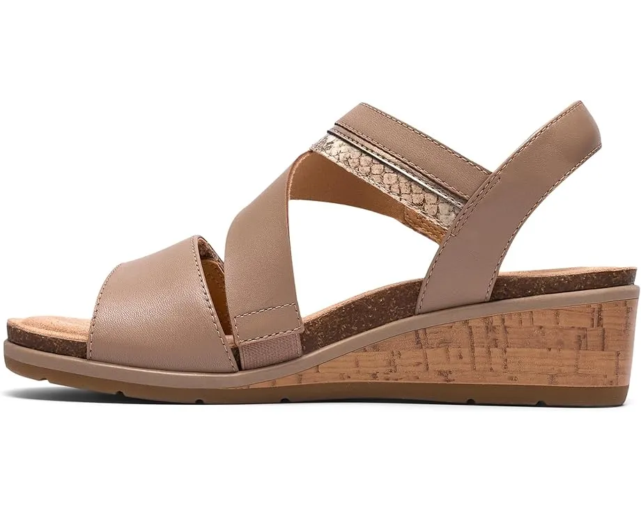 Clarks Kacha Wave сандалии на низком клине из мягкой кожи и контрастными ремешками