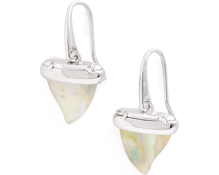Серьги-подвески Oleana от Kendra Scott в форме акульего зуба