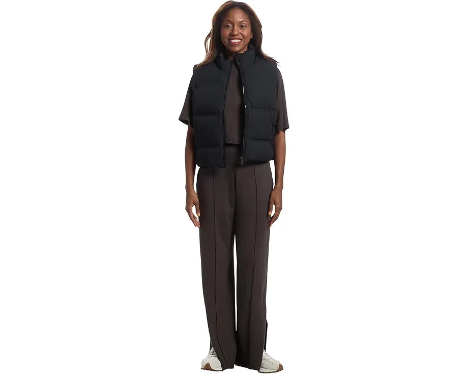 Жилет TravisMathew Moontide Bonded Vest с воротником-стойкой и карманами на молнии