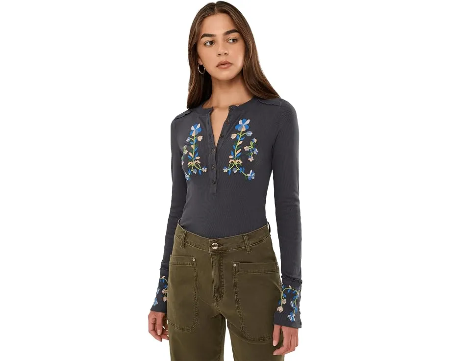 Блуза Fleur Embroidered Cuff Henley от Free People с вышивкой