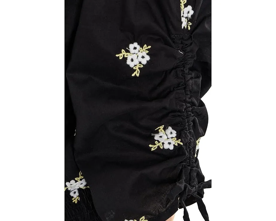 Блузка CeCe с вышивкой, рукавом три четверти с буфами и сборкой