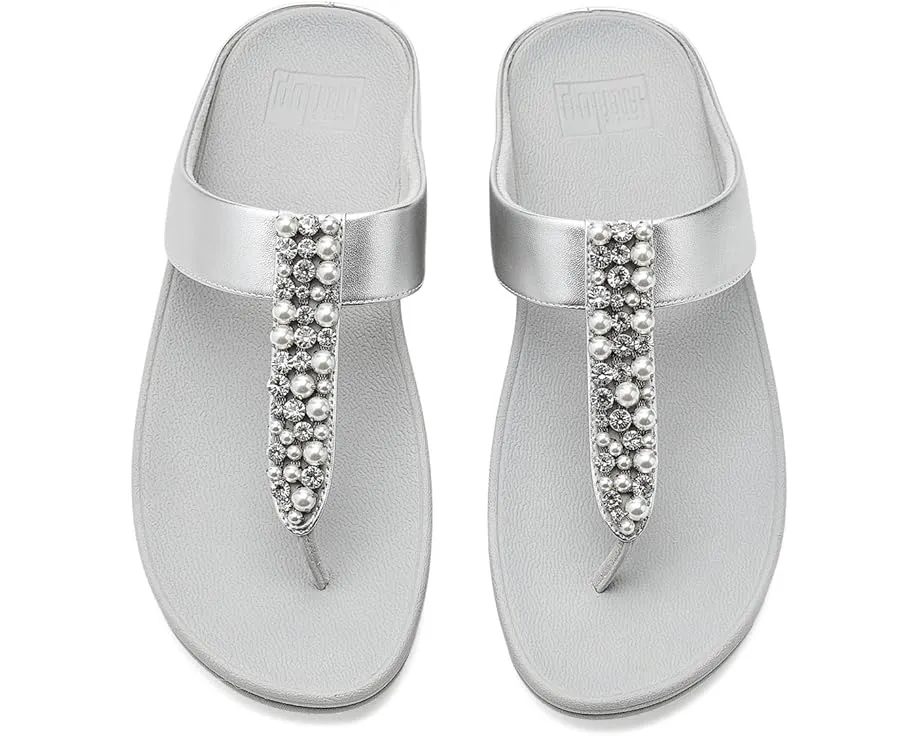 Сандалии FitFlop Fino с ремешком между пальцев и декором из жемчуга и кристаллов