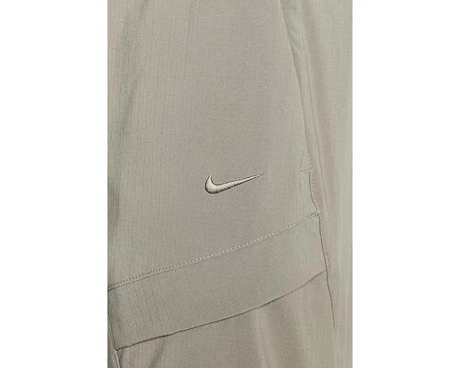 Брюки Nike Unlimited Dri-FIT Versatile Cargo с карманами и эластичным поясом