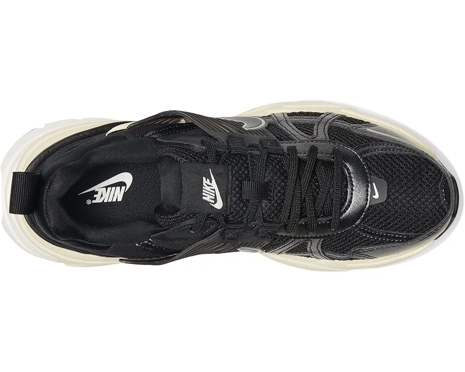 Кроссовки Nike V2K Run в ретро-стиле с массивной подошвой