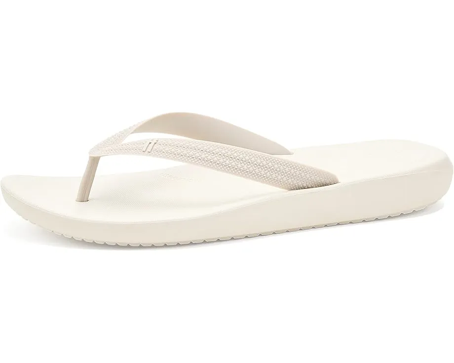 FitFlop Iqushion Textured-Strap Flip-Flops с клиновидным каблуком