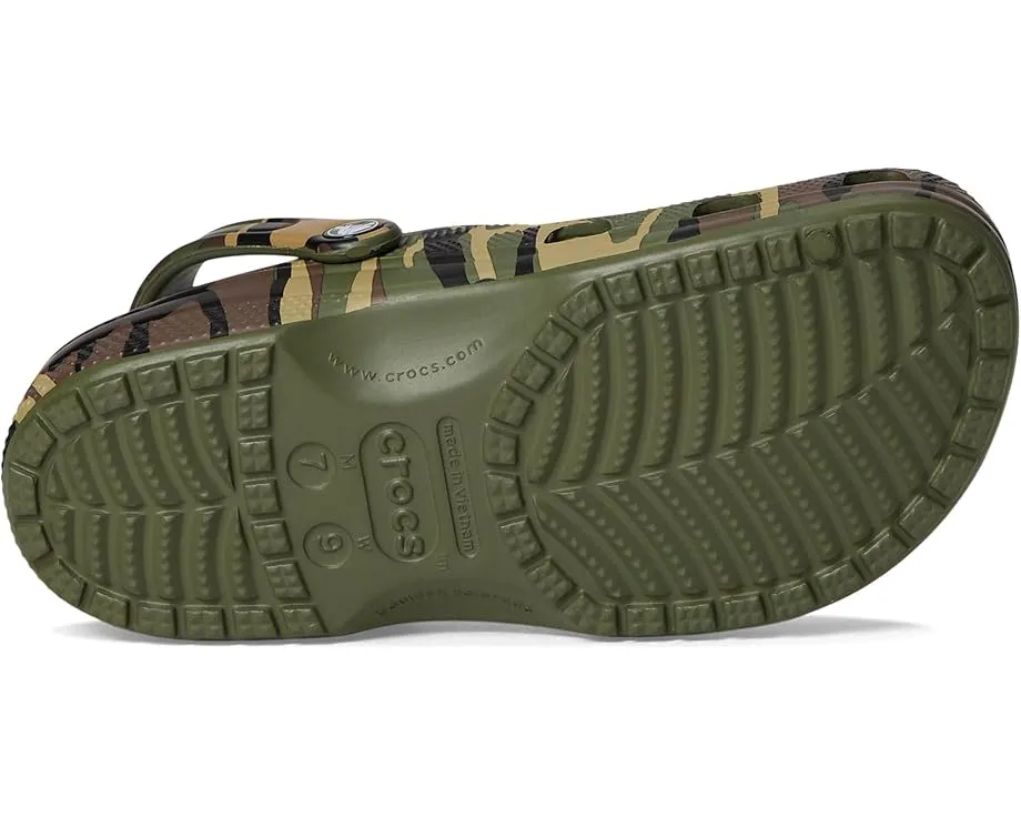 Классические сабо Crocs с сезонным принтом на платформе