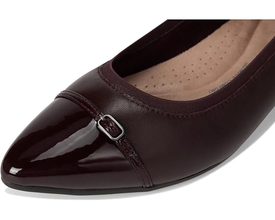 Балетки Natalyn Dusk от Clarks с заостренным носком и пряжкой