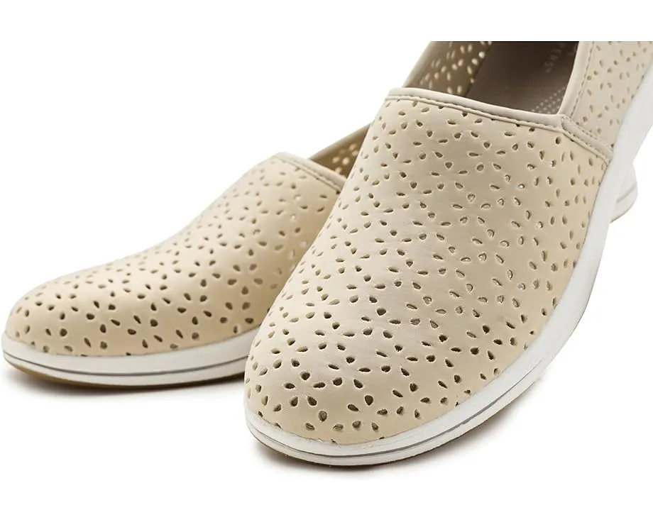 Слипоны Breezesky Air от Clarks с эластичными вставками и стелькой Cloudsteppers