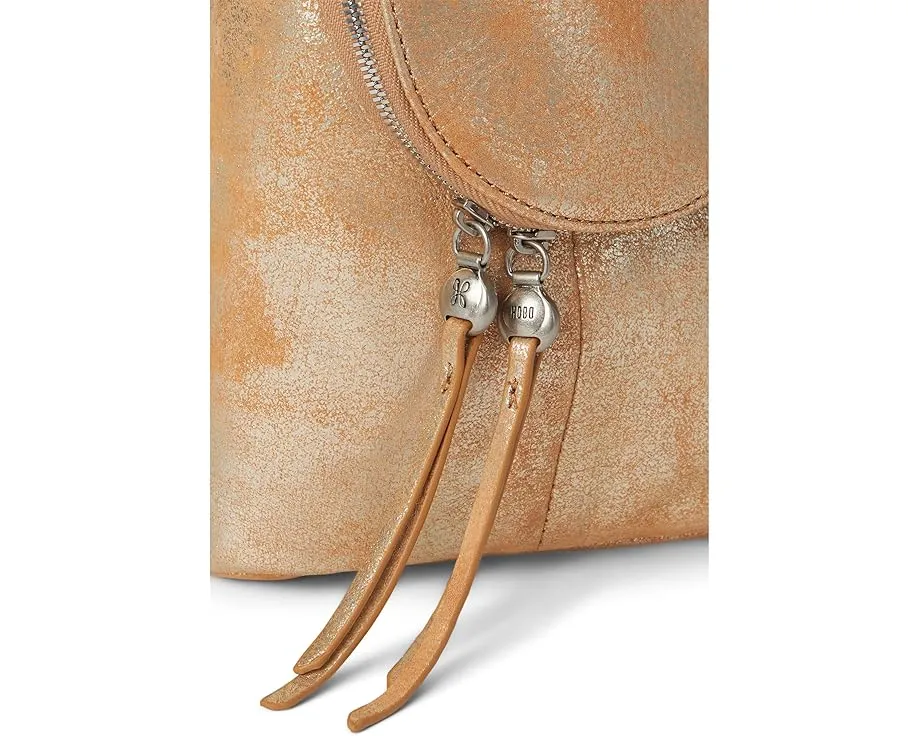 Маленькая кожаная сумка через плечо HOBO Fern