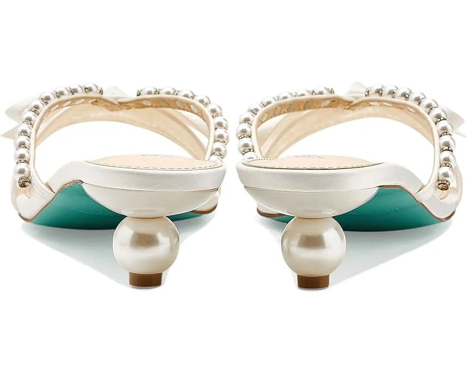 Blue by Betsey Johnson Сандалии Mandy с жемчужным декором и бантом