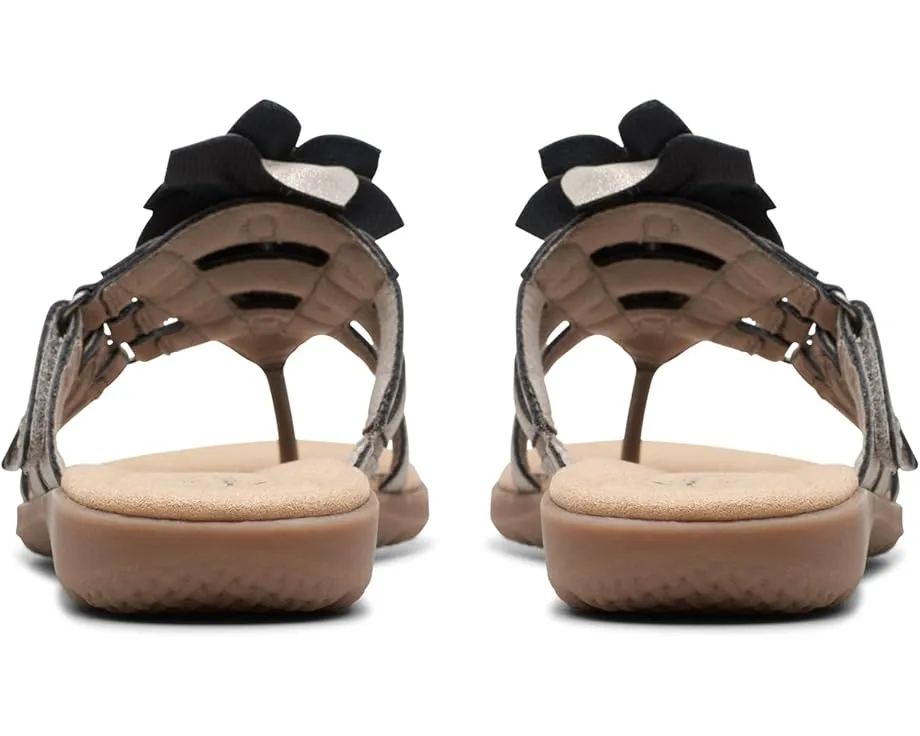 Сандалии Clarks Elizabelle Mae с кожаным верхом и цветочным декором