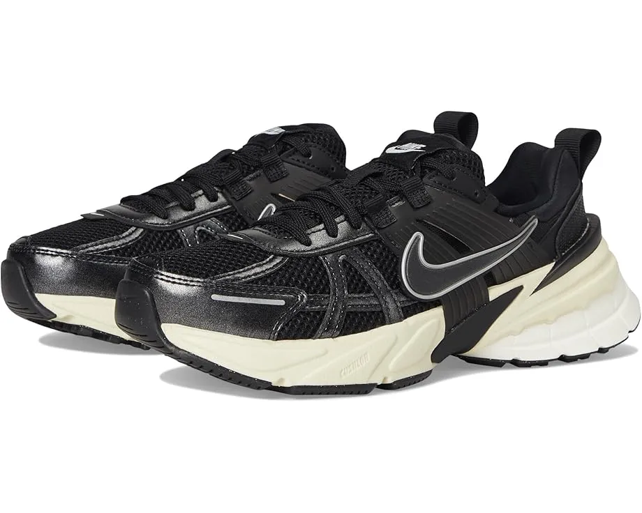 Кроссовки Nike V2K Run в ретро-стиле с массивной подошвой