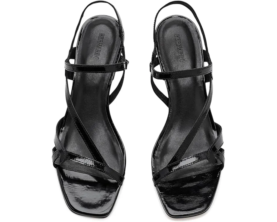 Сандалии Bernardo Gyoda с асимметричным верхом на изогнутом каблуке