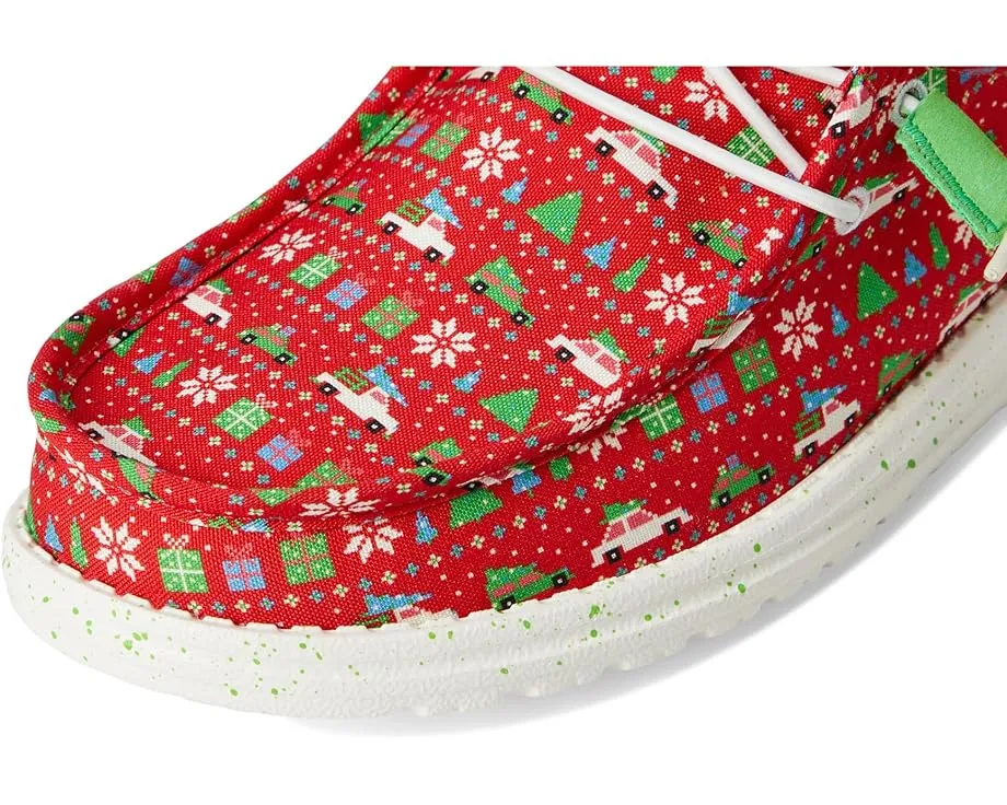 Лоферы Hey Dude Wally Holiday Sweater с новогодним принтом и эластичными шнурками