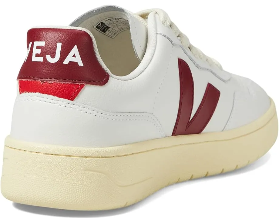 Кроссовки VEJA V-90 из премиальной кожи с круглым носком
