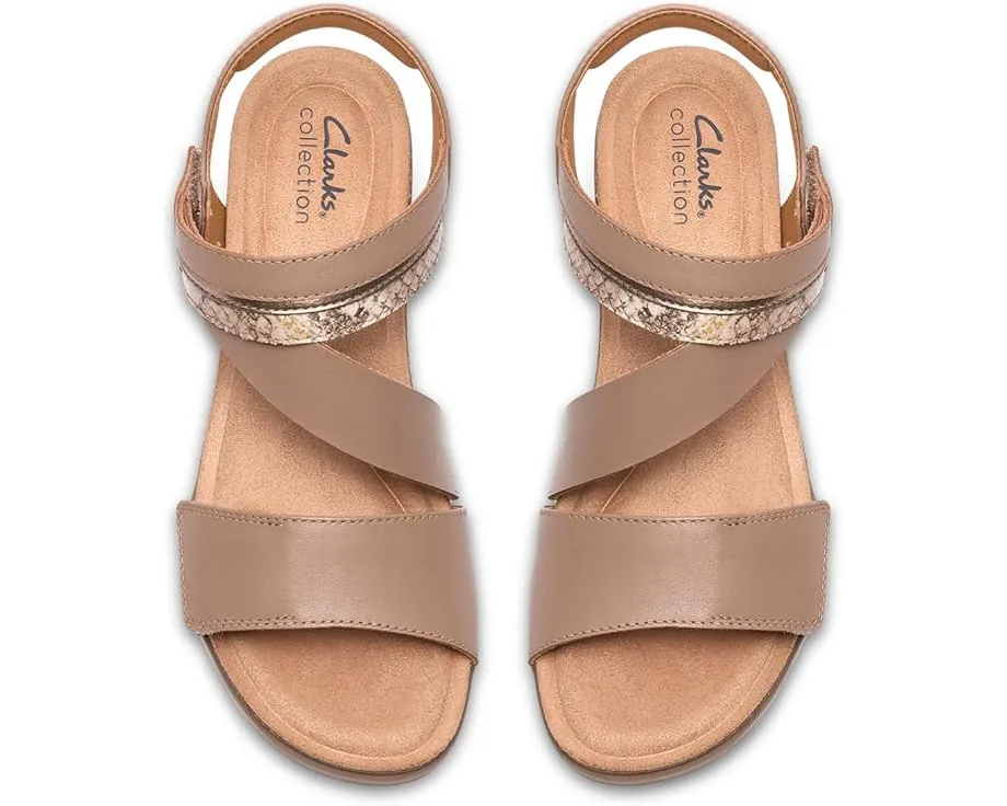 Clarks Kacha Wave сандалии на низком клине из мягкой кожи и контрастными ремешками