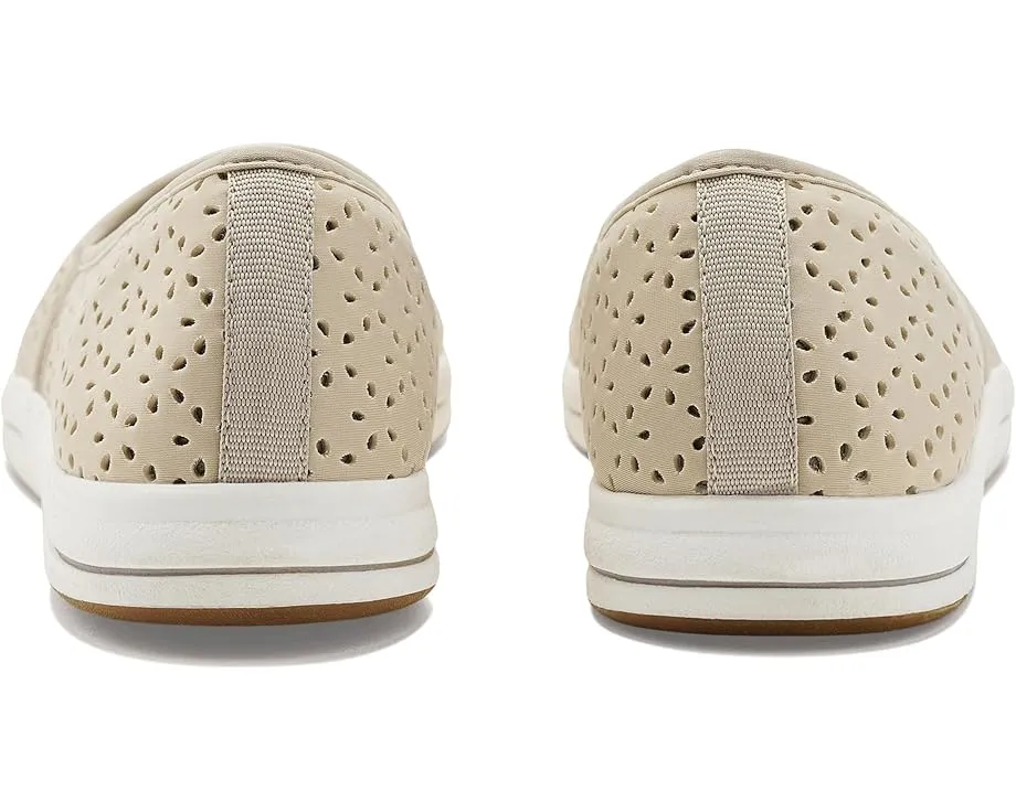 Слипоны Breezesky Air от Clarks с эластичными вставками и стелькой Cloudsteppers