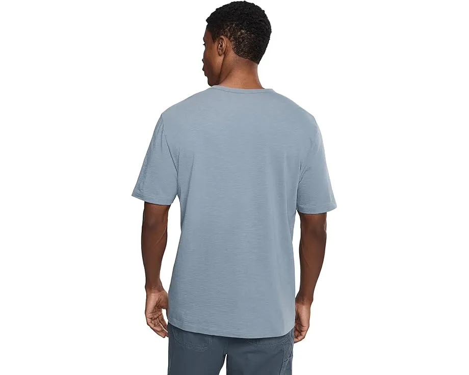 Футболка Faherty Sunwashed с нагрудным карманом и эффектом выгоревшей ткани