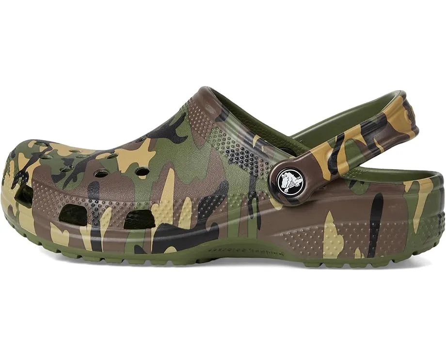 Детские кроксы Classic Camo Clogs с камуфляжным принтом и ремешком на пятке Crocs Kids